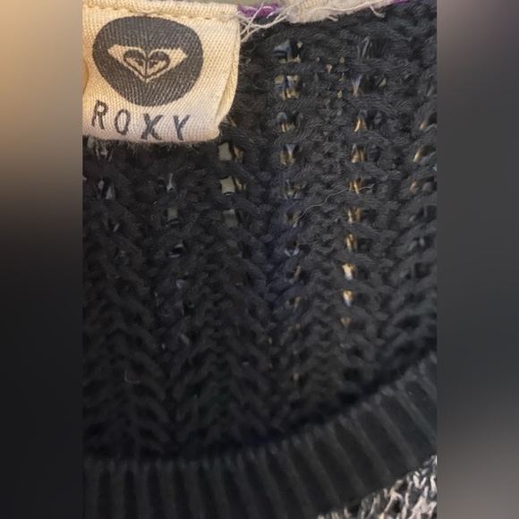 ROXY knitted pullover sweater with hood and front pocket. - Picture 8 of 8